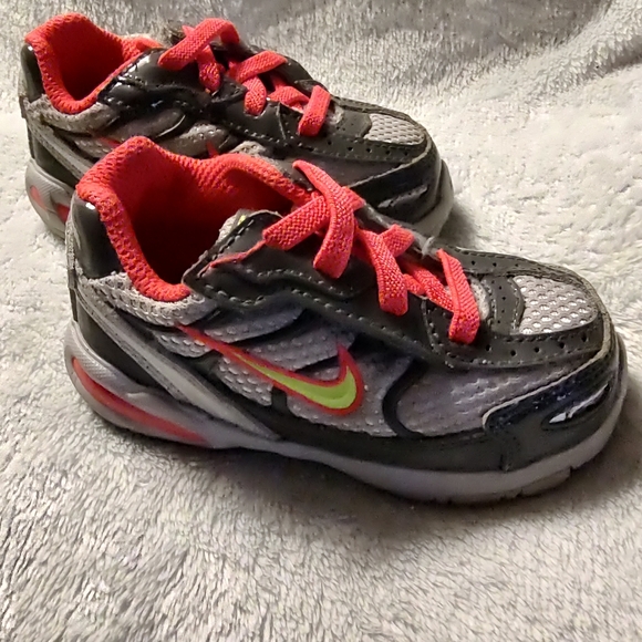 Nike Girl's Toddler Size 5C Sneaker Gray Yellow & Pink - Picture 6 of 6